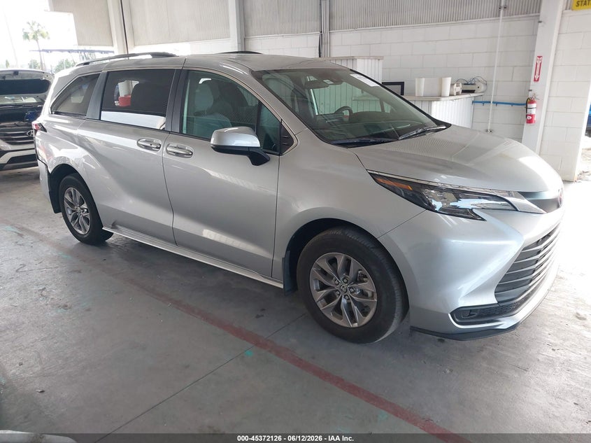 2025 Toyota Sienna VIN 5TDKRKECXSS260144 IAAI salvage auction — LEFT REAR, Rebuildable (Florida), sold $10,200 on 2026-07-29 (photo 1)