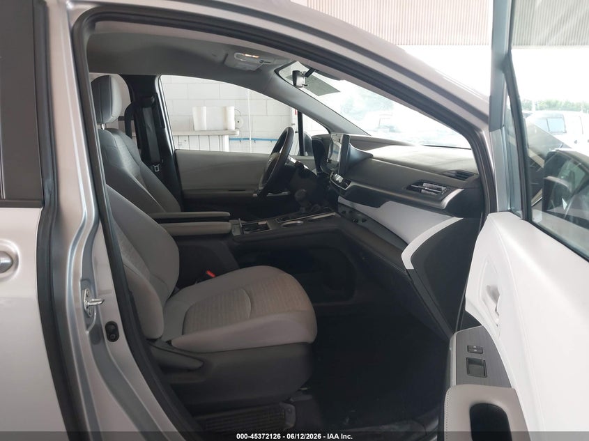 2025 Toyota Sienna VIN 5TDKRKECXSS260144 IAAI salvage auction — LEFT REAR, Rebuildable (Florida), sold $10,200 on 2026-07-29 (photo 5)