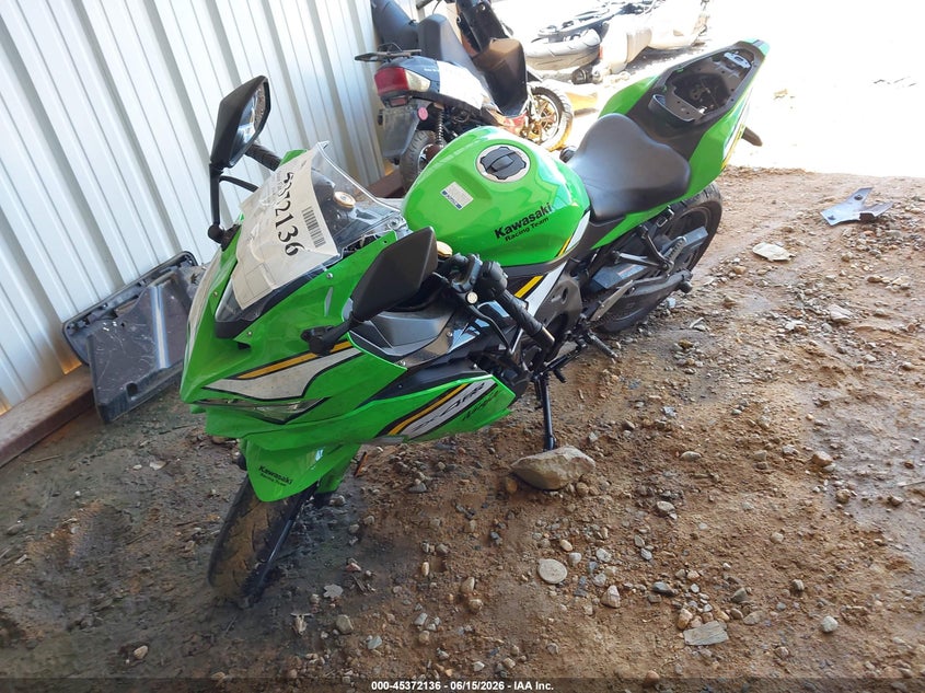 2025 Kawasaki Zx VIN ML5ZXCS16SDA42630 IAAI salvage auction — ENGINE DAMAGE, Salvage (North Carolina), sold $150 on 2026-07-29 (photo 2)