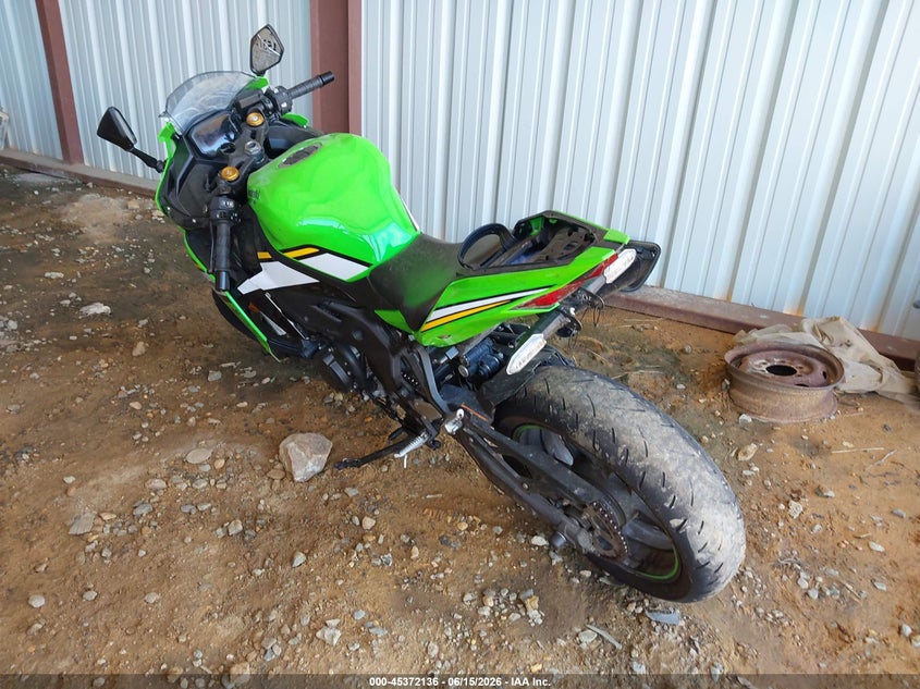 2025 Kawasaki Zx VIN ML5ZXCS16SDA42630 IAAI salvage auction — ENGINE DAMAGE, Salvage (North Carolina), sold $150 on 2026-07-29 (photo 3)