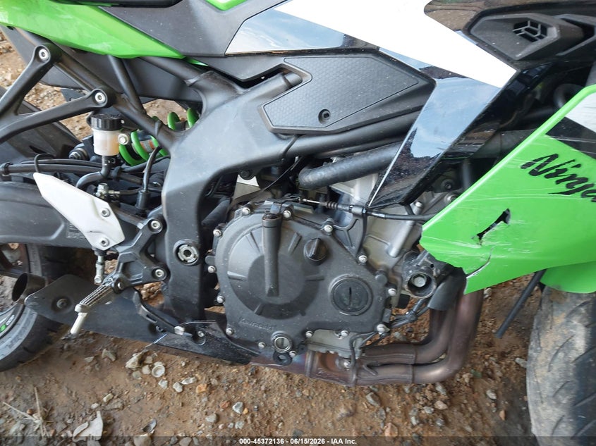 2025 Kawasaki Zx VIN ML5ZXCS16SDA42630 IAAI salvage auction — ENGINE DAMAGE, Salvage (North Carolina), sold $150 on 2026-07-29 (photo 8)