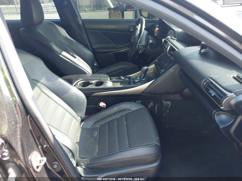 2020 Lexus Is VIN JTHGZ1E2XL5018144 IAAI salvage auction — RIGHT SIDE, Salvage (California), sold $825 on 2026-07-28 (photo 5)