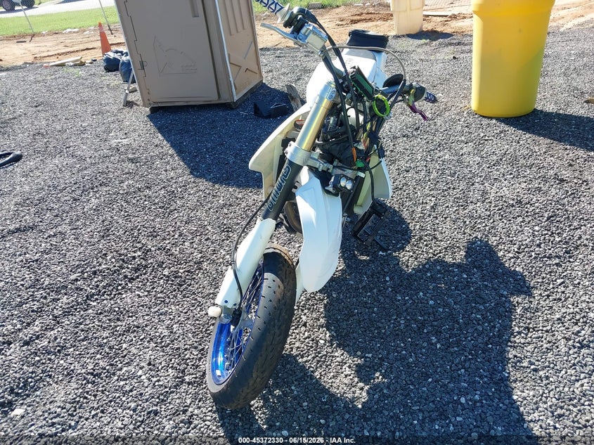 2017 Suzuki Dr-z VIN JS1SK44A3H2100777 IAAI salvage auction — FRONT END, Salvage (South Carolina), sold $1,425 on 2026-07-07 (photo 5)