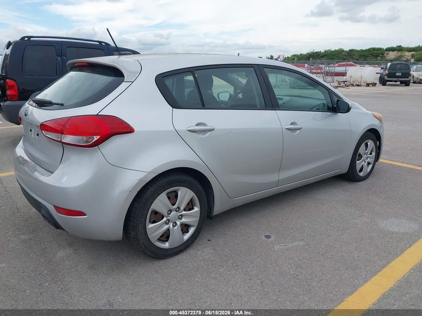 2016 Kia Forte VIN KNAFK5A82G5571781 IAAI salvage auction — NORMAL WEAR, Clear (Texas), sold $1,150 on 2026-07-09 (photo 4)