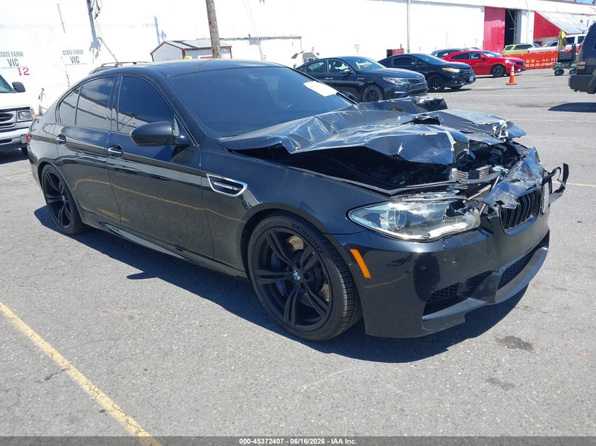 2015 BMW M5 VIN WBSFV9C55FD594490 — IAAI salvage auction photo