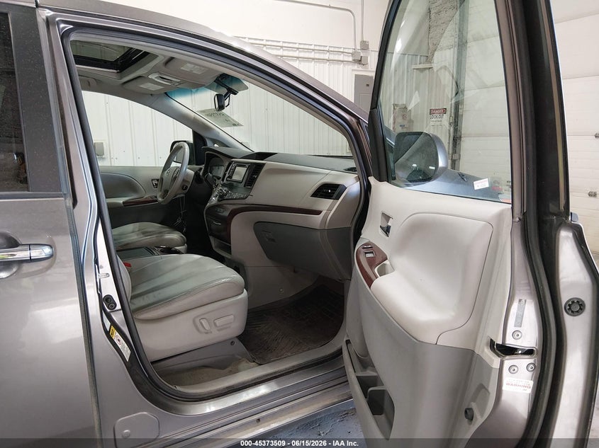 2014 Toyota Sienna VIN 5TDDK3DCXES082163 IAAI salvage auction — NORMAL WEAR, Original (Alaska), sold $8,450 on 2026-07-10 (photo 5)
