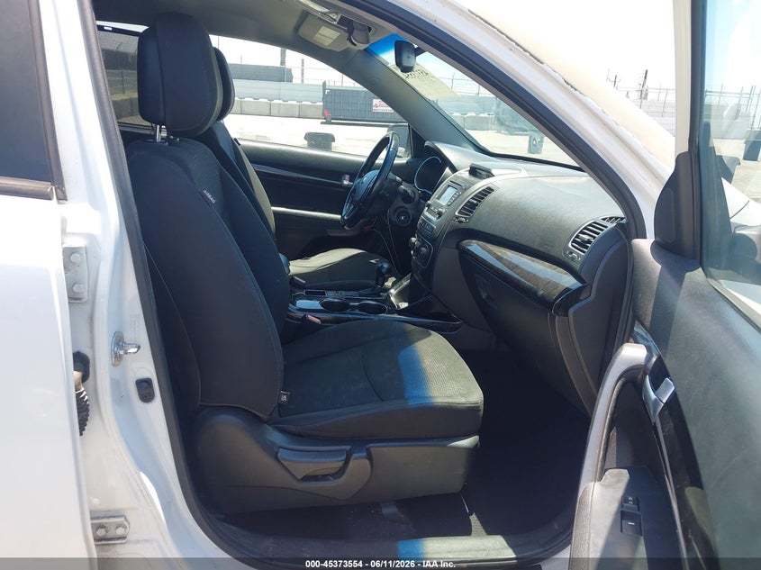 2014 Kia Sorento VIN 5XYKT4A62EG485527 IAAI salvage auction — FRONT & REAR, Clear - Dealer Only (California), sold $475 on 2026-07-08 (photo 5)