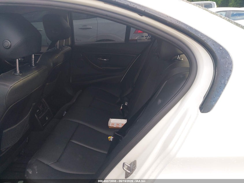 2015 BMW 3er VIN WBA3B5G52FNS12042 IAAI salvage auction — LEFT REAR, Wait Title, sold $1,700 on 2026-08-21 (photo 8)