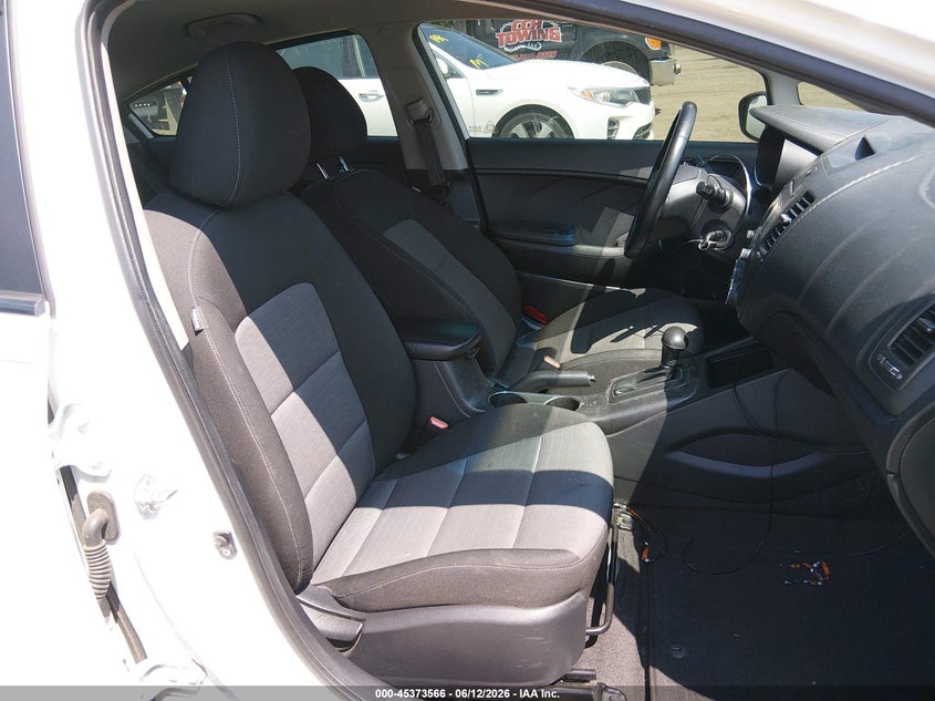 2014 Kia Forte VIN KNAFX4A83E5099289 IAAI salvage auction — NORMAL WEAR, Clear (Virginia), sold $500 on 2026-07-08 (photo 5)
