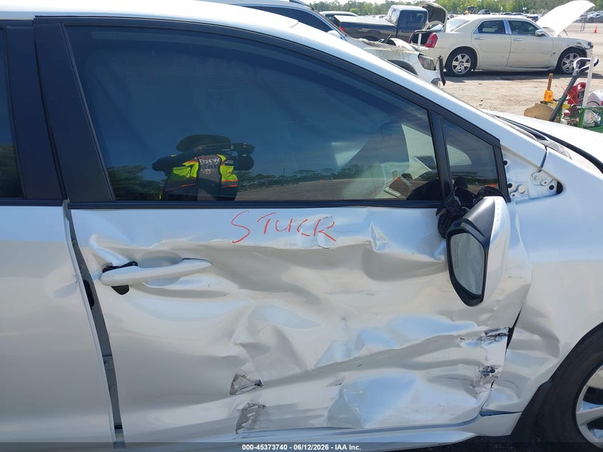 2025 Toyota Corolla VIN 5YFB4MDE0SP303394 IAAI salvage auction — SIDE, Salvage Title, sold $7,050 on 2026-07-20 (photo 5)