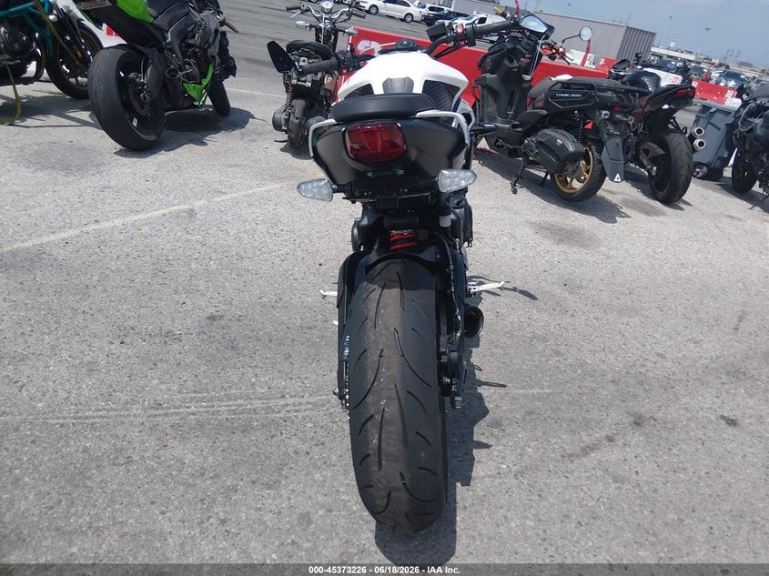 2025 Triumph motorcycle Street VIN SMTA604S6STCC6852 IAAI salvage auction — FRONT END, Salvage (California), sold $2,650 on 2026-07-28 (photo 6)
