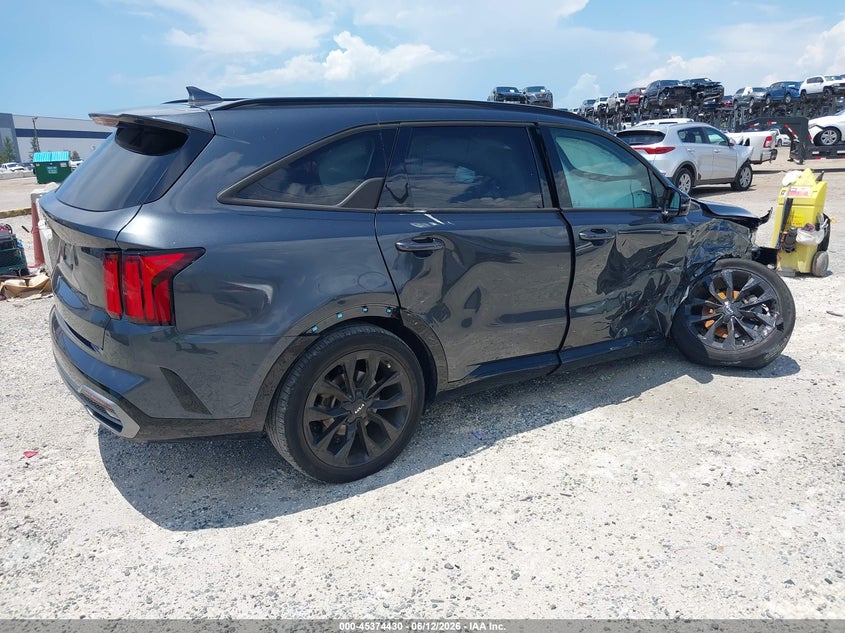 2023 Kia Sorento VIN 5XYRK4LF4PG246031 IAAI salvage auction — SIDE, Salvage Title, sold $5,300 on 2026-07-28 (photo 4)