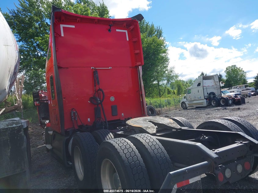2019 Kenworth T680 VIN 1XKYD49X8KJ236878 IAAI salvage auction — REPOSSESSION, Clear (California), sold $14,850 on 2026-07-08 (photo 3)