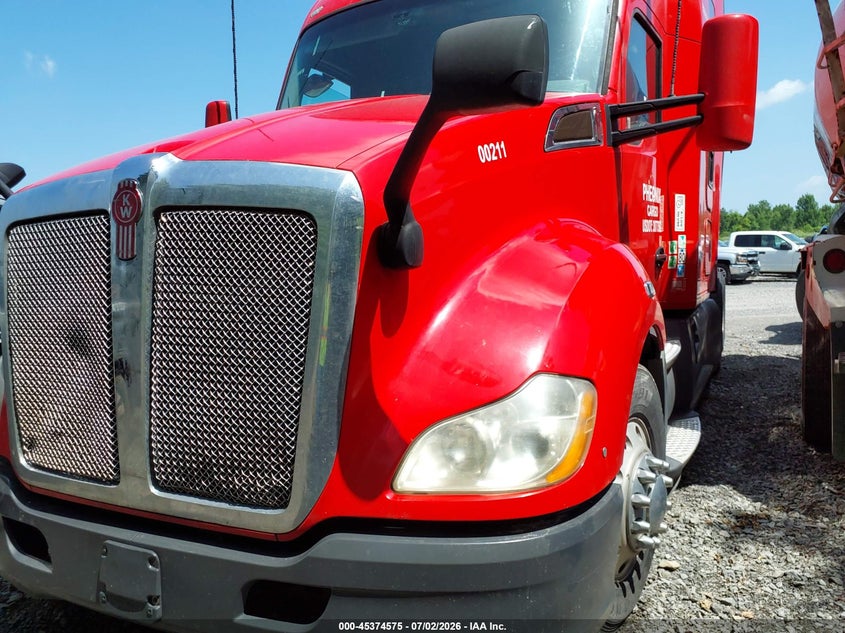 2019 Kenworth T680 VIN 1XKYD49X8KJ236878 IAAI salvage auction — REPOSSESSION, Clear (California), sold $14,850 on 2026-07-08 (photo 2)