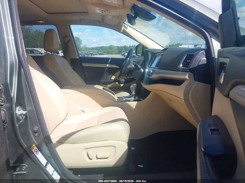 2017 Toyota Highlander VIN 5TDJZRFH2HS482961 IAAI salvage auction — LEFT SIDE, Salvage (Massachusetts), sold $10,950 on 2026-07-08 (photo 5)