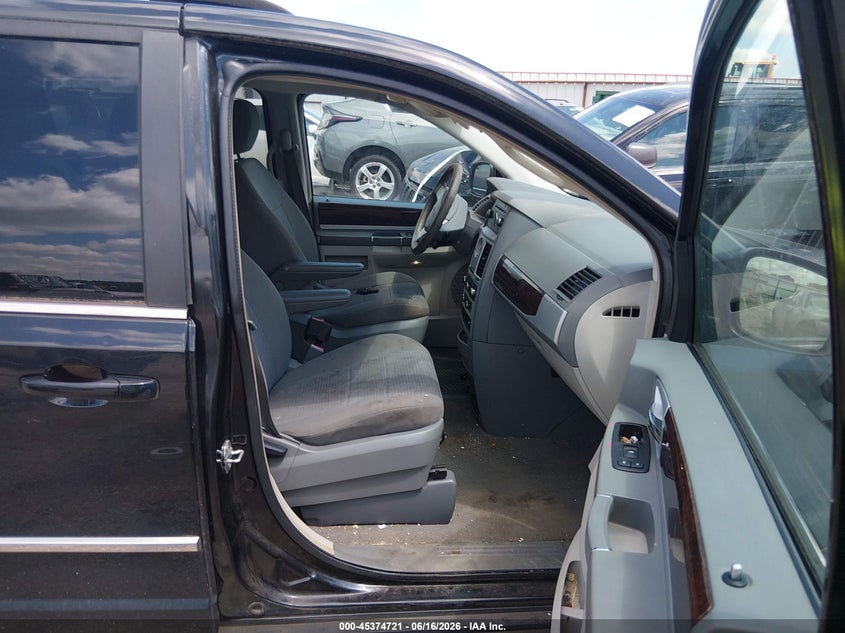 2010 Chrysler Town & country VIN 2A4RR5D13AR252730 IAAI salvage auction — LEFT SIDE, Salvage (Arkansas), sold $500 on 2026-07-09 (photo 5)