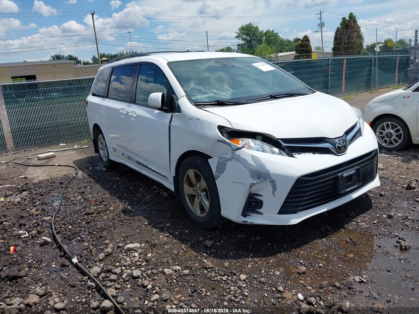 2018 Toyota Sienna VIN 5TDKZ3DC8JS946401 IAAI salvage auction — RIGHT FRONT, Salvage (Ohio), sold $8,150 on 2026-07-08 (photo 1)