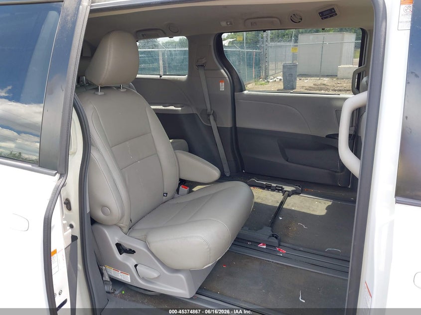 2018 Toyota Sienna VIN 5TDKZ3DC8JS946401 IAAI salvage auction — RIGHT FRONT, Salvage (Ohio), sold $8,150 on 2026-07-08 (photo 8)