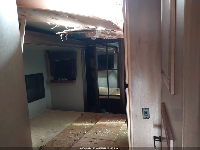 2015 Heartland rvs bighor Series m-3570rs VIN 5SFBG3720FE284378 IAAI salvage auction — ROOF, Salvage (California), sold $1,050 on 2026-07-07 (photo 8)