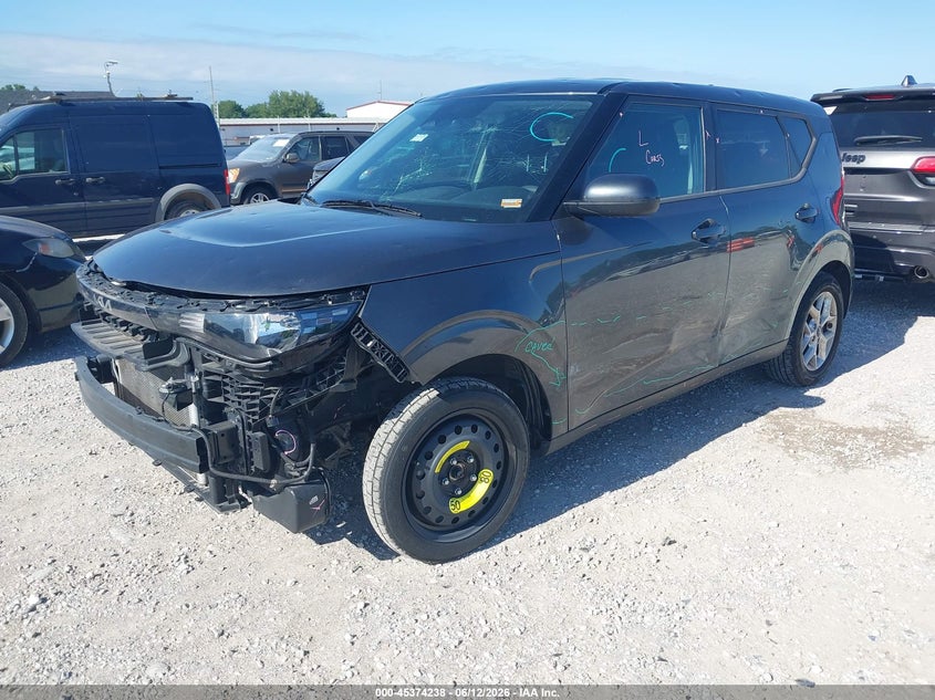 2023 Kia Soul VIN KNDJ23AU8P7878875 IAAI salvage auction — SIDE, Salvage (Missouri), sold $2,250 on 2026-07-13 (photo 2)