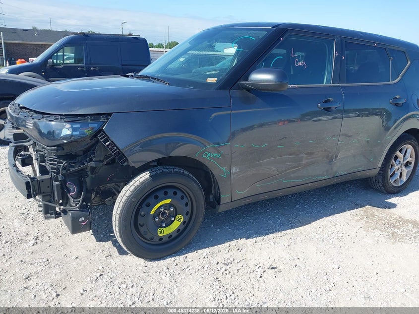 2023 Kia Soul VIN KNDJ23AU8P7878875 IAAI salvage auction — SIDE, Salvage (Missouri), sold $2,250 on 2026-07-13 (photo 6)