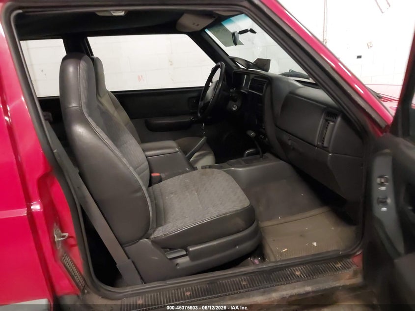 1999 Jeep Cherokee VIN 1J4FF67S0XL512962 IAAI salvage auction — NORMAL WEAR, Clear (Minnesota), sold $725 on 2026-07-08 (photo 5)