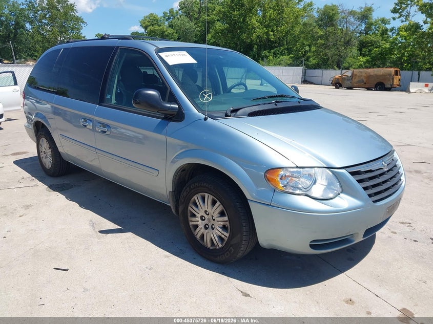 2005 Chrysler Town & country VIN 2C4GP44R75R255056 IAAI salvage auction — REAR END, Salvage (Missouri), sold $325 on 2026-07-18 (photo 1)