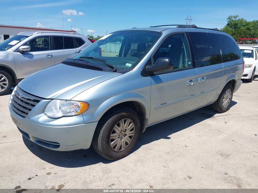 2005 Chrysler Town & country VIN 2C4GP44R75R255056 IAAI salvage auction — REAR END, Salvage (Missouri), sold $325 on 2026-07-18 (photo 2)