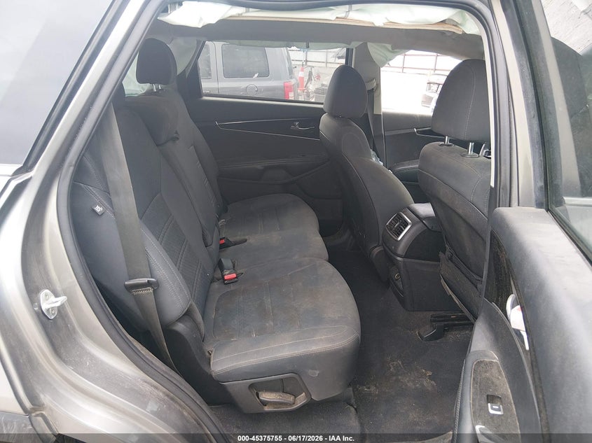 2019 Kia Sorento VIN 5XYPG4A37KG530442 IAAI salvage auction — ROLLOVER, Salvage Title, sold $450 on 2026-07-29 (photo 8)