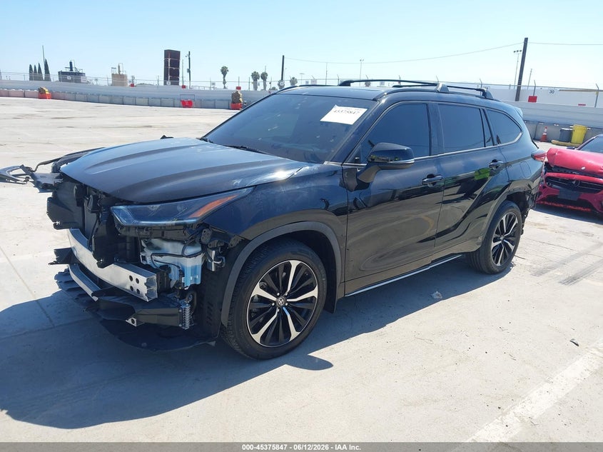 2022 Toyota Highlander VIN 5TDJZRBH6NS183927 IAAI salvage auction — FRONT & REAR, Salvage (California), sold $15,250 on 2026-07-08 (photo 2)