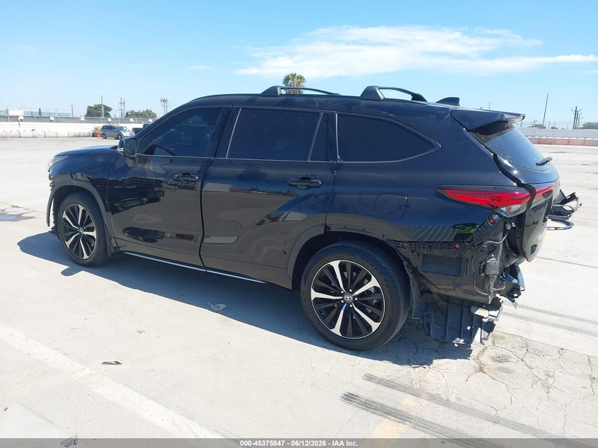 2022 Toyota Highlander VIN 5TDJZRBH6NS183927 IAAI salvage auction — FRONT & REAR, Salvage (California), sold $15,250 on 2026-07-08 (photo 3)