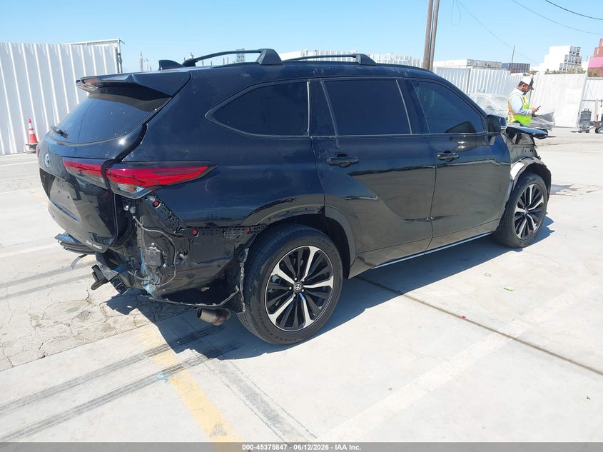 2022 Toyota Highlander VIN 5TDJZRBH6NS183927 IAAI salvage auction — FRONT & REAR, Salvage (California), sold $15,250 on 2026-07-08 (photo 4)