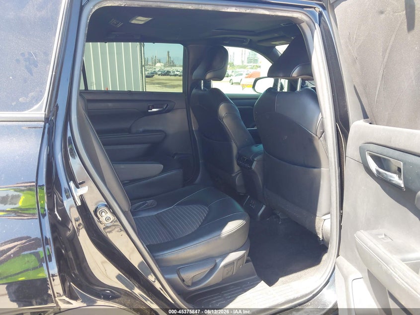 2022 Toyota Highlander VIN 5TDJZRBH6NS183927 IAAI salvage auction — FRONT & REAR, Salvage (California), sold $15,250 on 2026-07-08 (photo 8)