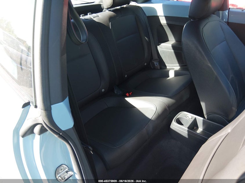 2012 Volkswagen Beetle VIN 3VWJP7ATXCM613520 IAAI salvage auction — RIGHT FRONT, Salvage (Massachusetts), sold $300 on 2026-09-01 (photo 8)