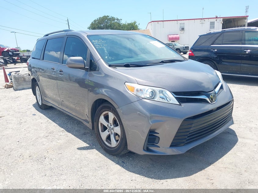 2018 Toyota Sienna VIN 5TDKZ3DC9JS954586 IAAI salvage auction — LEFT SIDE, Rebuildable (Florida), sold $5,050 on 2026-07-07 (photo 1)