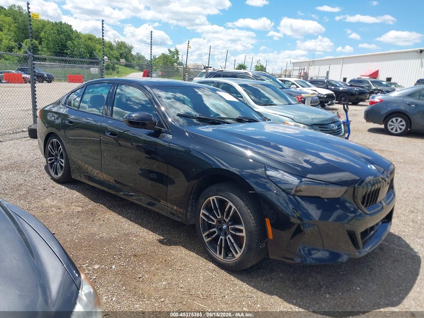 2026 BMW 5er VIN WBA63FJ09TCW93542 — IAAI salvage auction photo