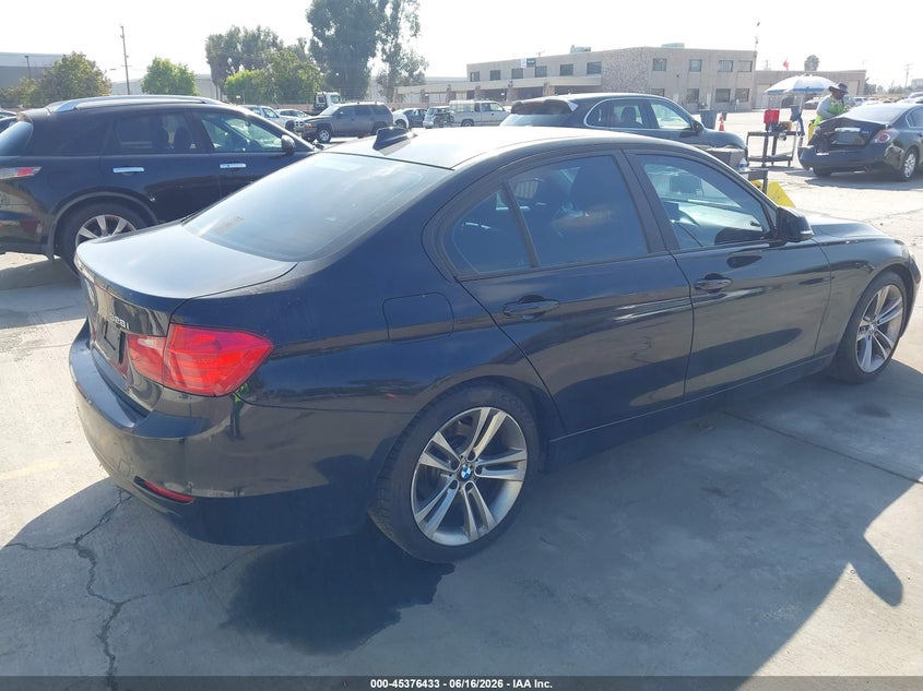 2014 BMW 3er VIN WBA3C1C50EK110430 IAAI salvage auction — NORMAL WEAR, Clear - Dealer Only (California), sold $625 on 2026-07-29 (photo 4)