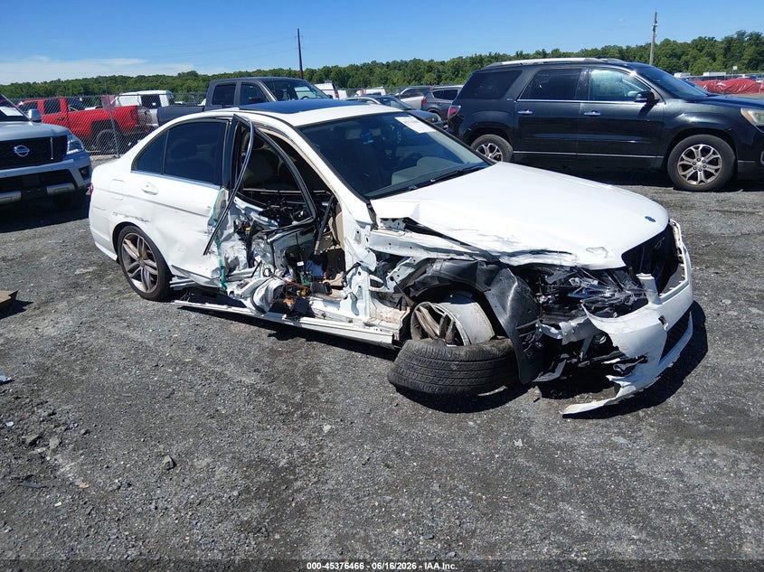 2012 Mercedes-benz C-klasse VIN WDDGF8BB9CR197704 IAAI salvage auction — SIDE, Salvage - Greater Than 75% (Maryland), sold $225 on 2026-07-30 (photo 1)