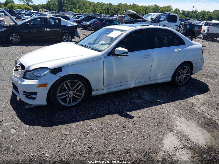 2012 Mercedes-benz C-klasse VIN WDDGF8BB9CR197704 IAAI salvage auction — SIDE, Salvage - Greater Than 75% (Maryland), sold $225 on 2026-07-30 (photo 2)