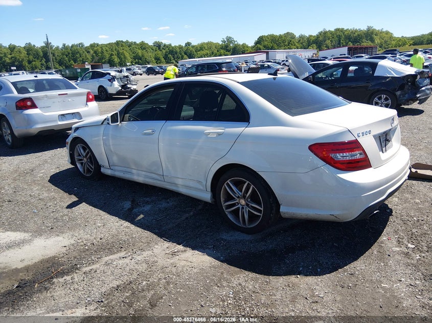 2012 Mercedes-benz C-klasse VIN WDDGF8BB9CR197704 IAAI salvage auction — SIDE, Salvage - Greater Than 75% (Maryland), sold $225 on 2026-07-30 (photo 3)