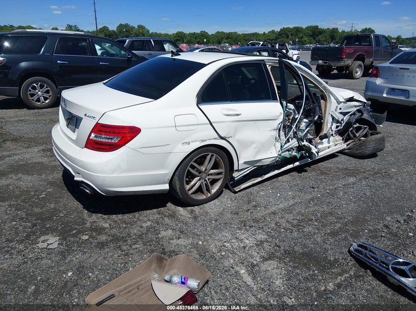 2012 Mercedes-benz C-klasse VIN WDDGF8BB9CR197704 IAAI salvage auction — SIDE, Salvage - Greater Than 75% (Maryland), sold $225 on 2026-07-30 (photo 4)