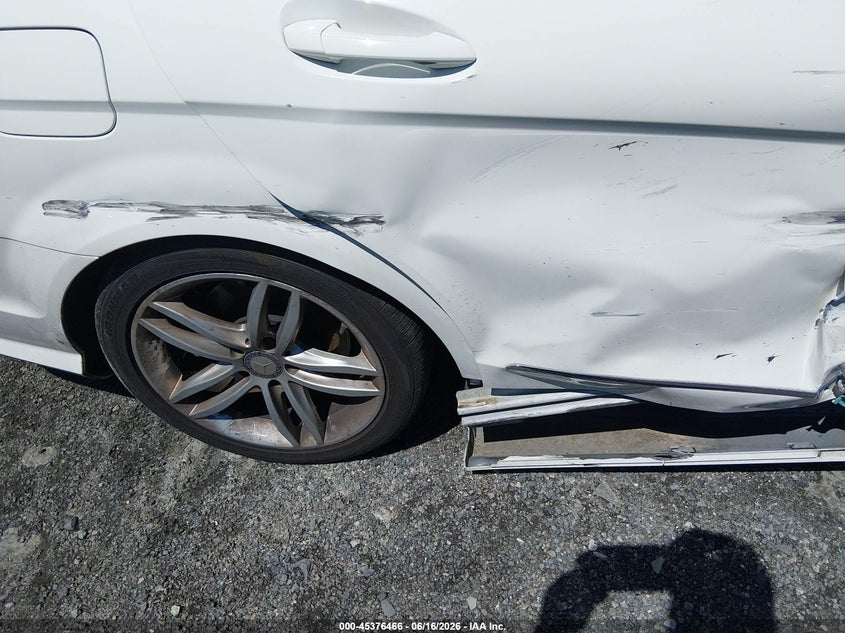 2012 Mercedes-benz C-klasse VIN WDDGF8BB9CR197704 IAAI salvage auction — SIDE, Salvage - Greater Than 75% (Maryland), sold $225 on 2026-07-30 (photo 6)