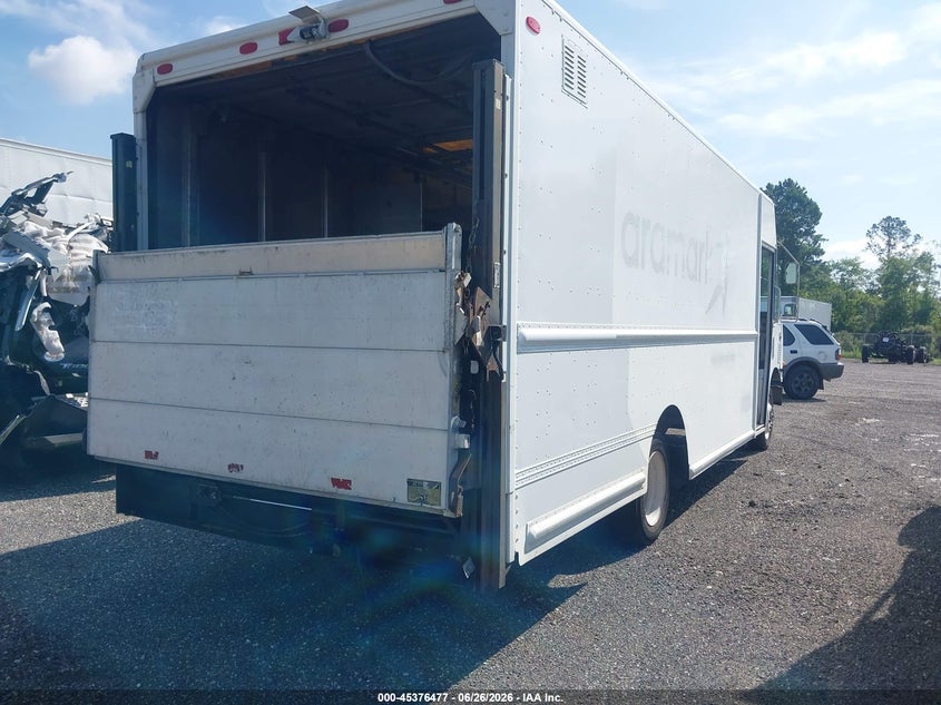 2007 Freightliner Chassis VIN 4UZAAPBW77CY18728 IAAI salvage auction — NORMAL WEAR, Clear (Florida), sold $1,200 on 2026-09-09 (photo 4)