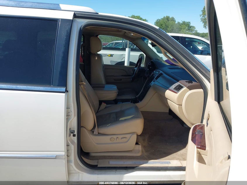 2009 Cadillac Escalade esv VIN 1GYFK26289R121077 IAAI salvage auction — NORMAL WEAR, Regular Certificate (Iowa), sold $675 on 2026-07-28 (photo 5)