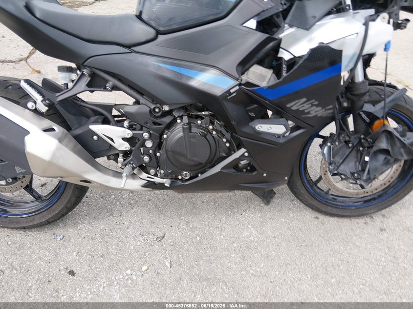 2025 Kawasaki Ninja VIN ML5EXGJ19SDA45769 IAAI salvage auction — FRONT END, Salvage (Missouri), sold $800 on 2026-07-29 (photo 8)