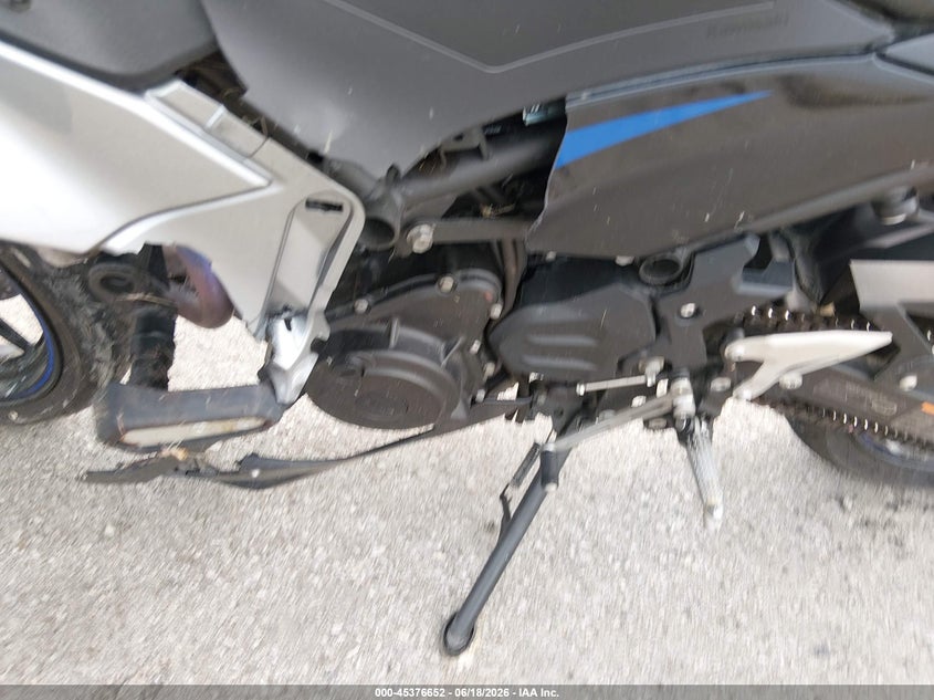 2025 Kawasaki Ninja VIN ML5EXGJ19SDA45769 IAAI salvage auction — FRONT END, Salvage (Missouri), sold $800 on 2026-07-29 (photo 9)