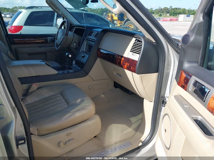 2005 Lincoln Navigator VIN 5LMFU27535LJ17405 IAAI salvage auction — FRONT END, Rebuildable (Florida), sold $475 on 2026-07-10 (photo 5)