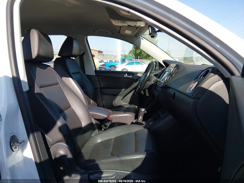 2017 Volkswagen Tiguan VIN WVGAV7AX6HK009307 IAAI salvage auction — RIGHT SIDE, Salvage (Tennessee), sold $1,000 on 2026-07-30 (photo 5)