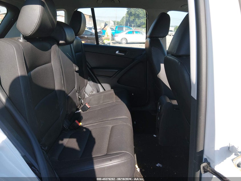 2017 Volkswagen Tiguan VIN WVGAV7AX6HK009307 IAAI salvage auction — RIGHT SIDE, Salvage (Tennessee), sold $1,000 on 2026-07-30 (photo 8)