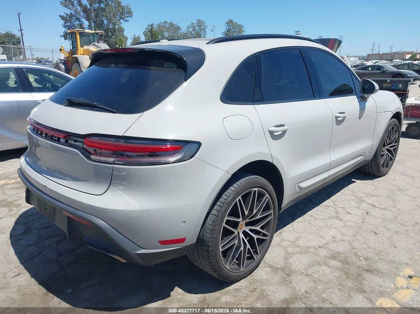 2023 Porsche Macan VIN WP1AA2A51PLB20209 IAAI salvage auction — LEFT SIDE, Salvage Title, sold $19,700 on 2026-07-29 (photo 4)